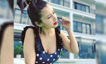 সুইমস্যুটে মনামী, ভাইরাল ছবি